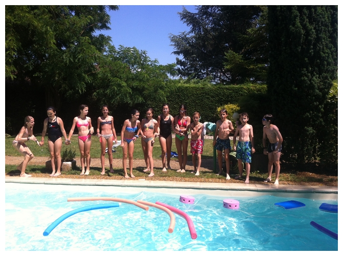 Anniversaire de Maé au bord de la piscine